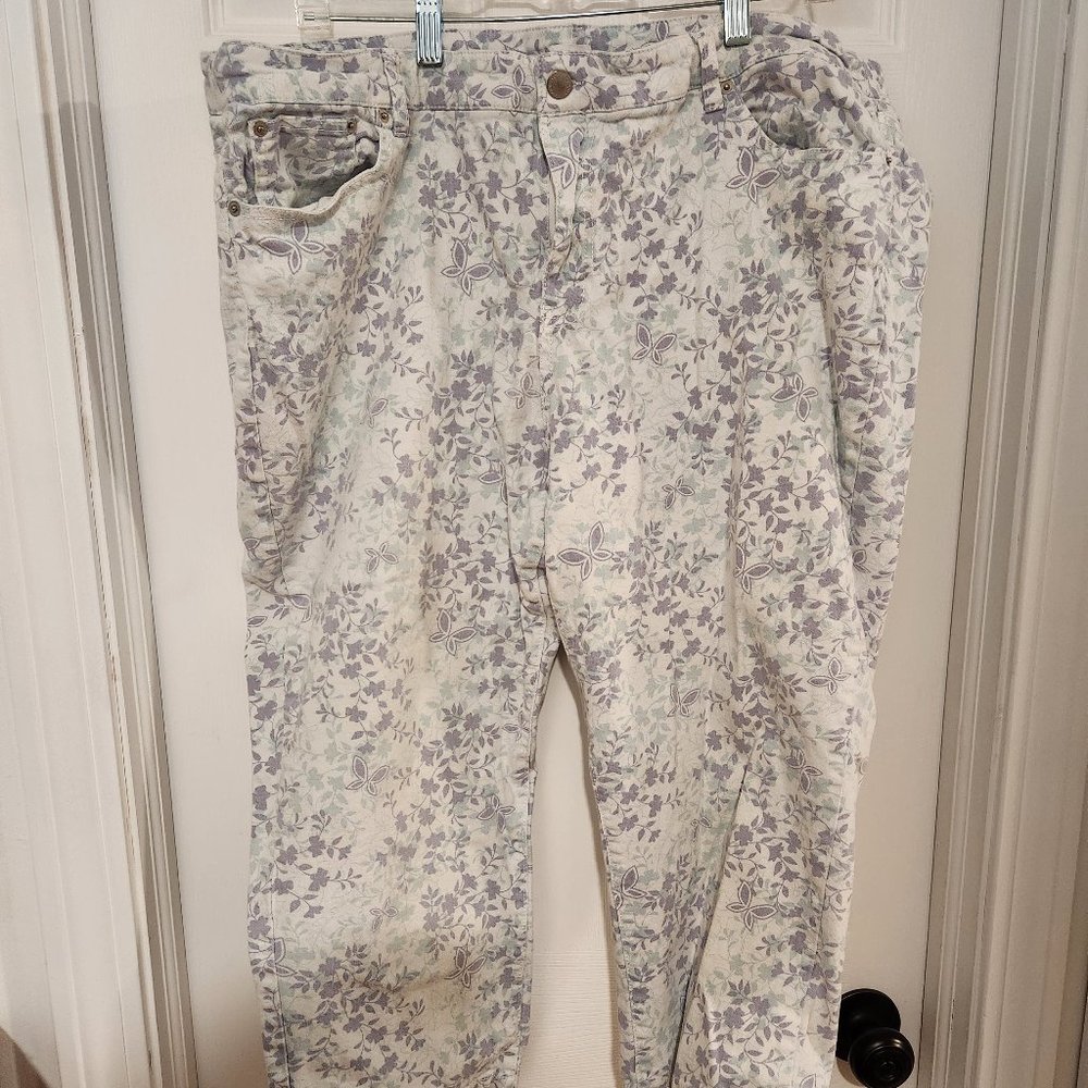 Westport Floral White Pant Capris Mid Rise